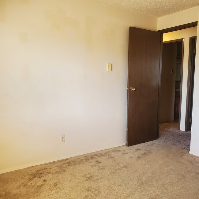 Building Photo - 206 E H St