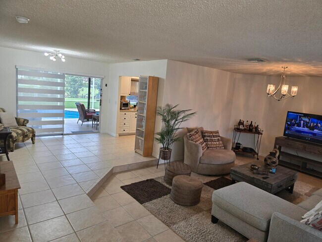 Building Photo - 939 Hibiscus Dr