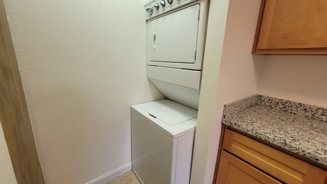 Building Photo - 4902 Lowry Rd