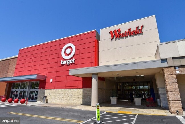 Building Photo - 11361 King George Dr