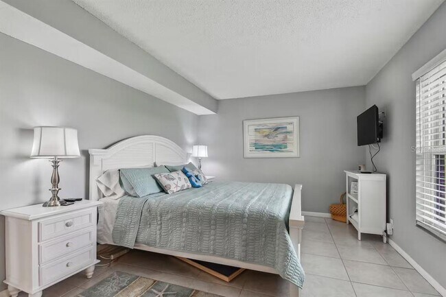 Building Photo - 6177 Sun Blvd