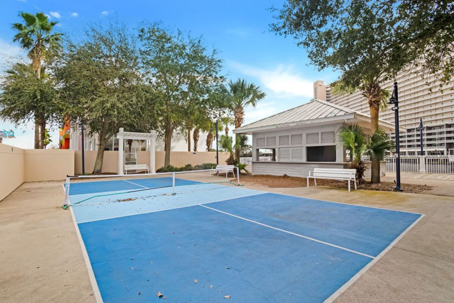 Building Photo - 9860 S Thomas Dr
