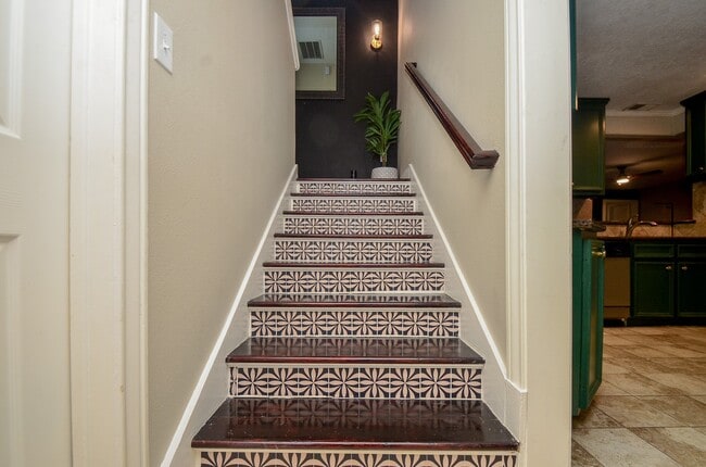 Building Photo - 4315 Fernwood Dr
