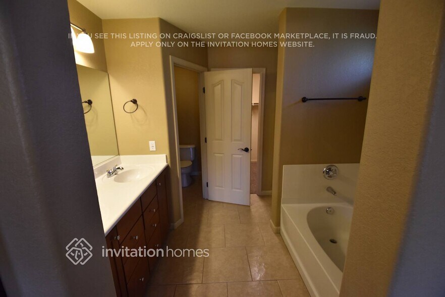 Building Photo - 5832 E Holmes Ave