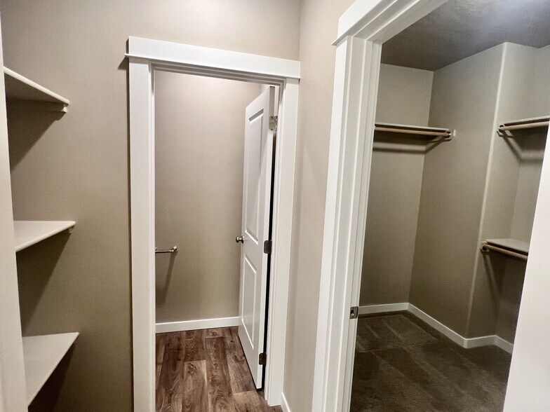 Building Photo - 2395 Chelan St