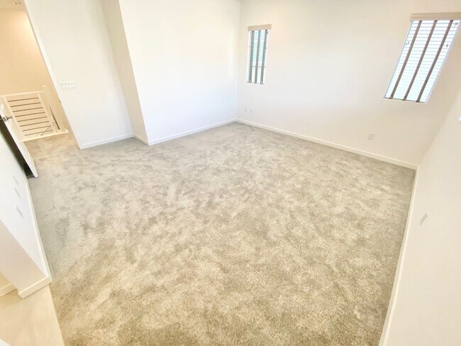 Building Photo - STUNNING LIKE NEW SINGLE-FAMILY HOME 3 BEDROOM / 2.5 BATHROOMS, WITH 2 CAR GARAGE!!