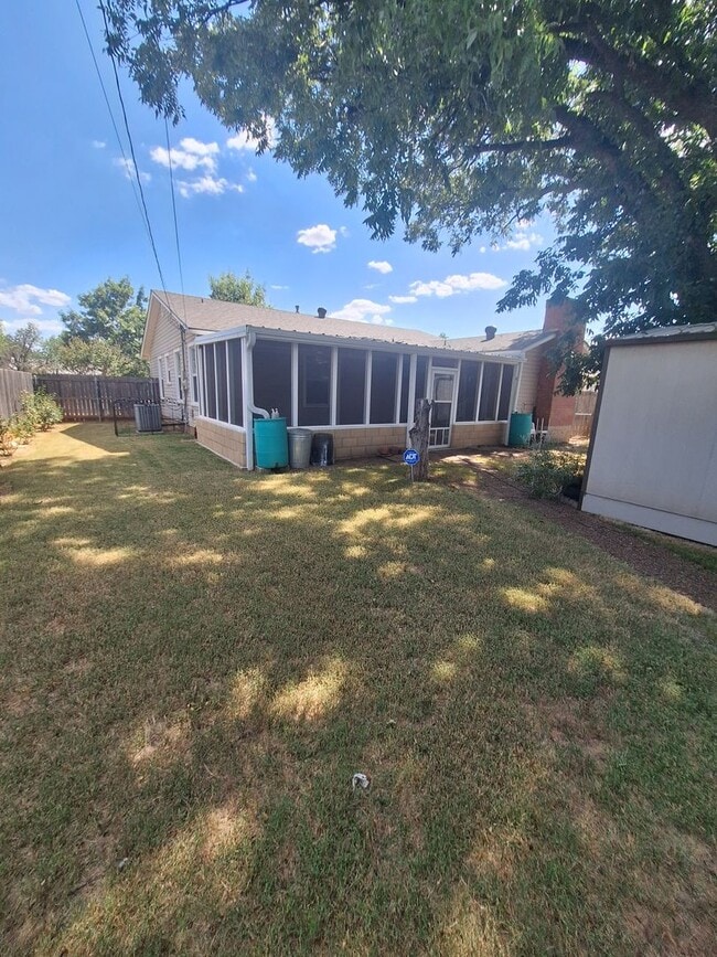 Building Photo - Cute CUTE 3bedroom