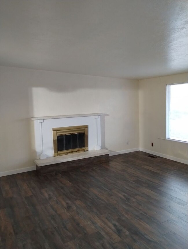 Building Photo - Modern Upgrades in Prime West Valley City ...
