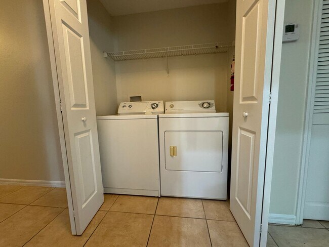 Building Photo - Hamptons in Metrowest  3 bedroom 2 Bath wi...
