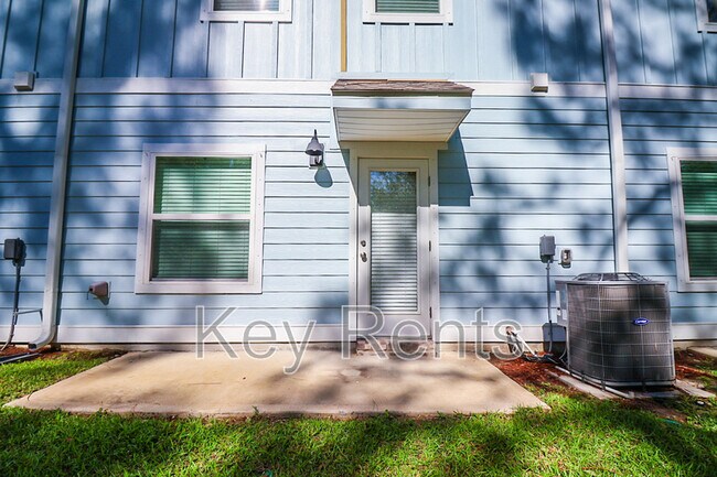 Building Photo - 1646 Iroquois Ct