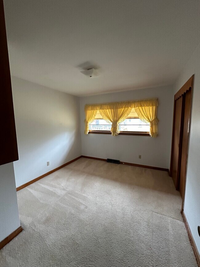 Building Photo - 503 S Pontiac Ave