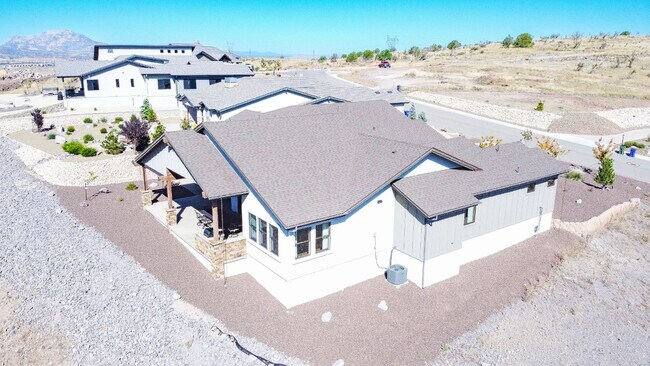 Building Photo - Stunning 3 Bed, 2.5 Bath Prescott Home wit...
