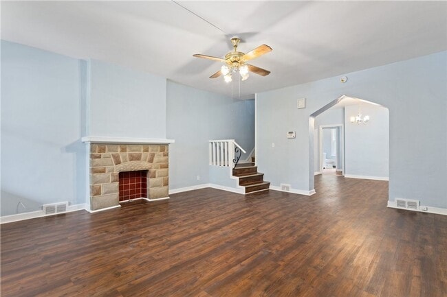 Building Photo - Beautiful Renovated 5 Bedroom House!