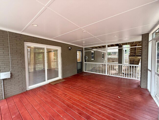 Building Photo - **OFFERING WAIVED APPLICATION FEES & $200 ...