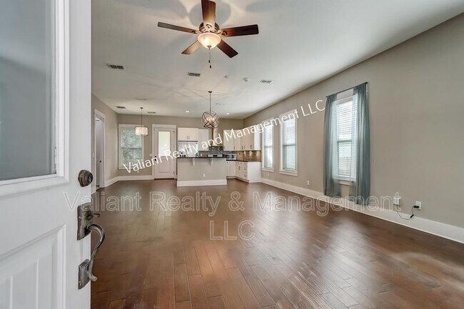 Building Photo - 1228 Willow Ct