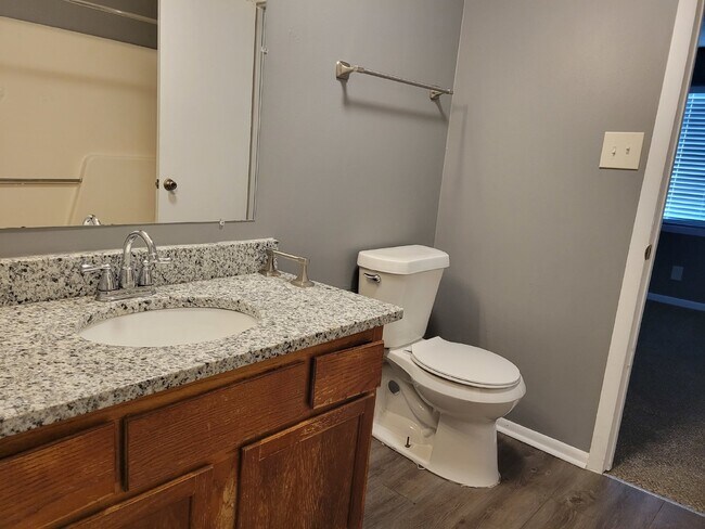 Building Photo - "Charming 2-Bedroom Haven on Glenn Street – Cozy Comfort Awaits in Decatur!"