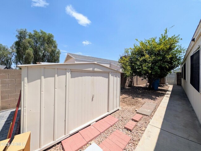 Building Photo - 2824 W Angela Dr