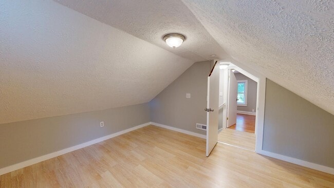 Building Photo - Clark / Fulton - 3 Bedrooms - 1 Bath - Single Family Home