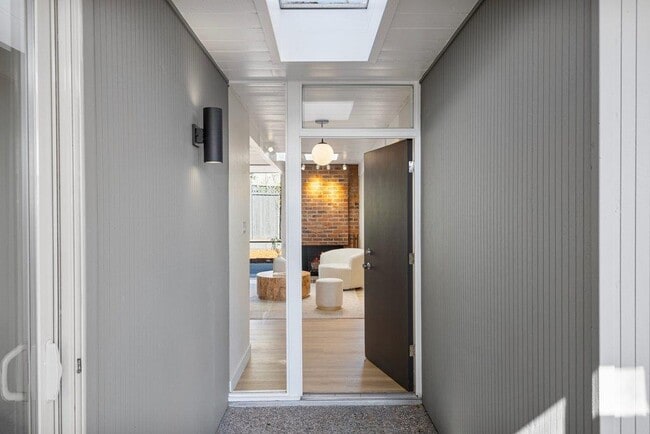 Building Photo - 729 Stendhal Ln