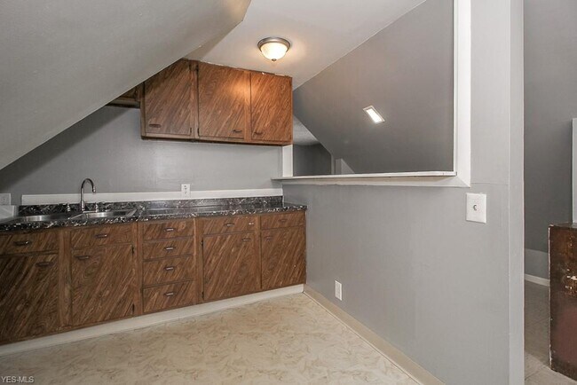 Building Photo - 3274 W 130th St