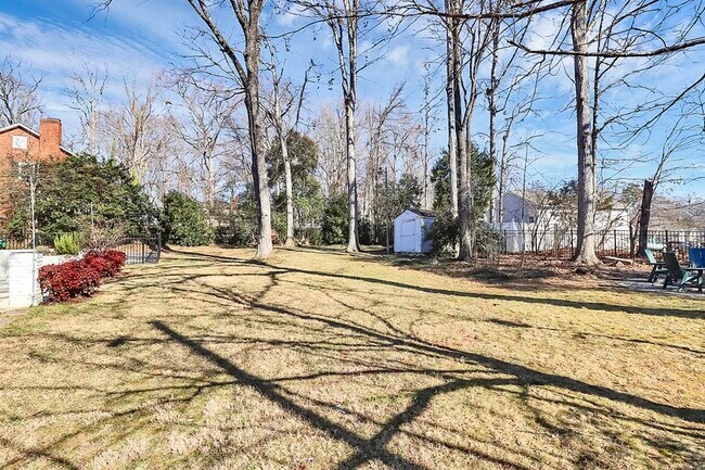 Building Photo - 1932 Stoneyridge Dr