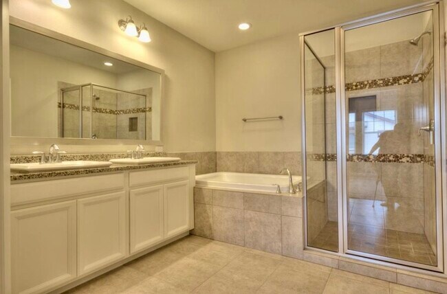 Building Photo - 1804 Cavanal St