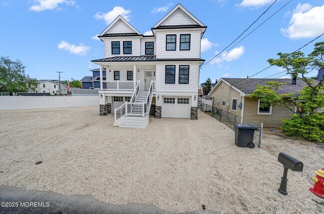 Building Photo - 104 Lawrence Dr