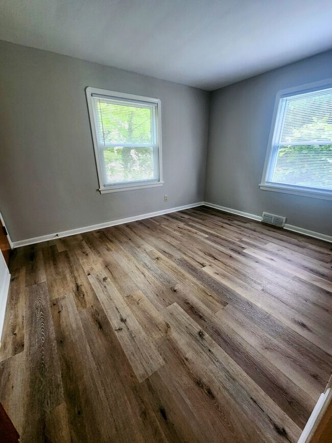 Building Photo - Charming 2-Bedroom Home in Fairview Park