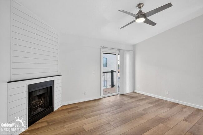 Building Photo - Stylish 2Bdm 1Ba Apartment with Fireplace in Phoenix - MI Special!