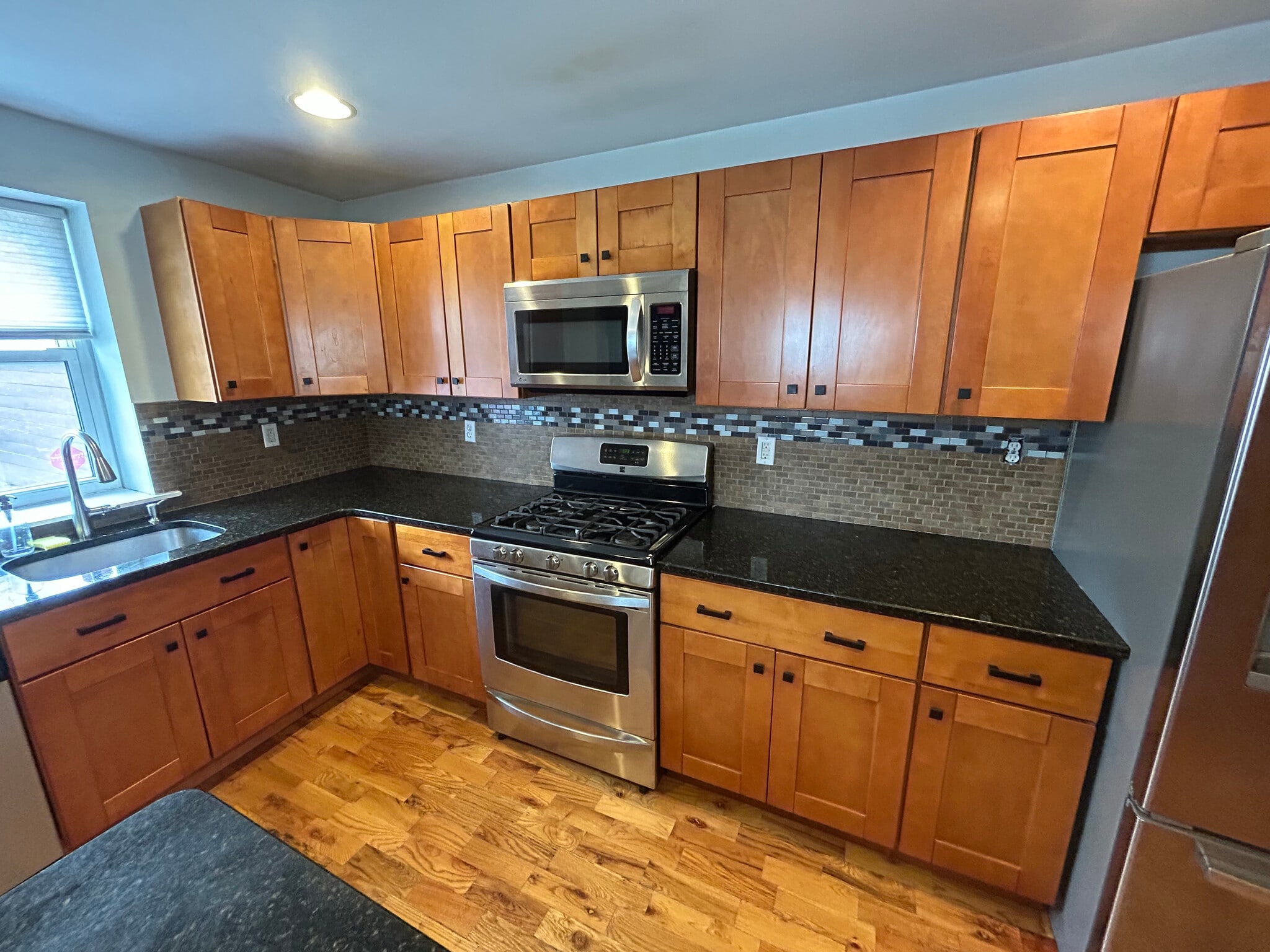 Building Photo - 2027 E Sergeant St