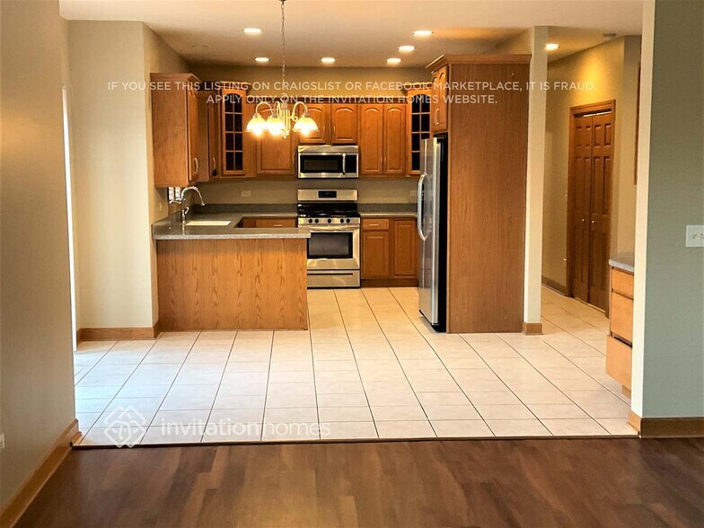 Building Photo - 8172 Parkview Ln