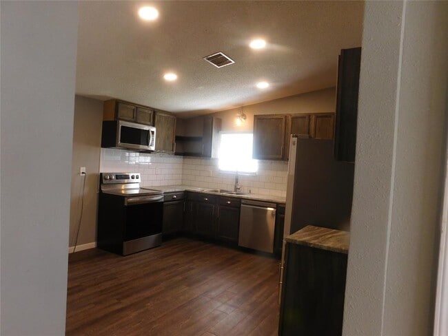 Building Photo - 21702 Island Lake Loop E