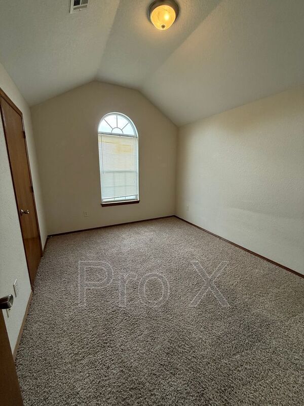 Building Photo - 707 Sean Ct