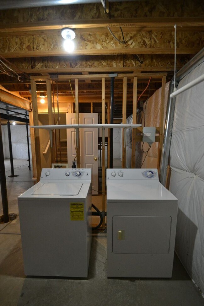 Building Photo - 3 bed, 2 bath with A/C in Fountain Mesa Heights - Available Now! MileStone Real Estate Services