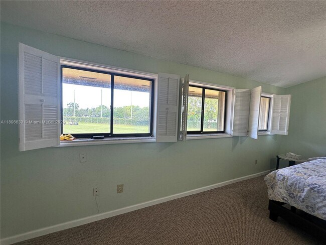 Building Photo - 3730 Alcantara Ave