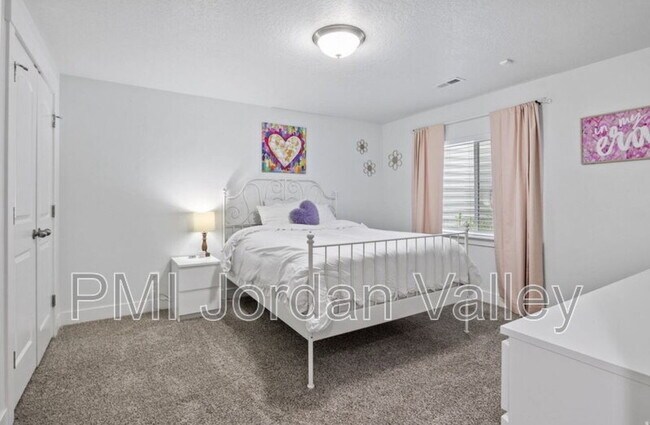 Building Photo - 4887 W White Pearl Ct