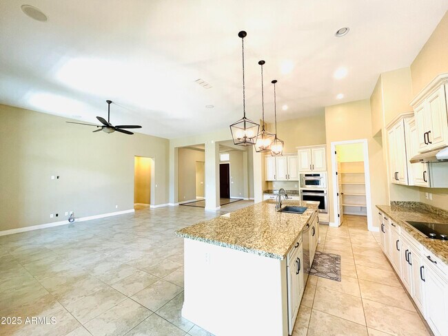 Building Photo - 3104 E Wildhorse Ct