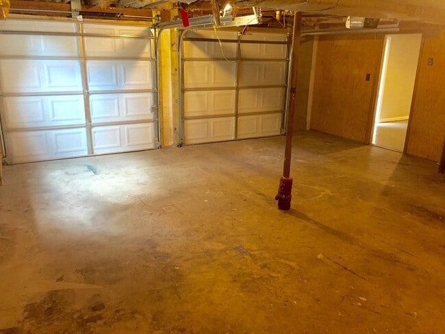 Building Photo - COMING SOON... Spacious 3R/1.5BA in Wilson...