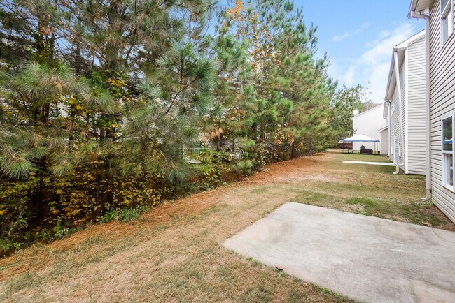 Building Photo - 48 Crescent Chase