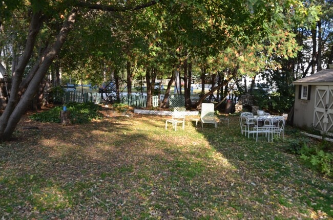 Building Photo - 3 Dion St