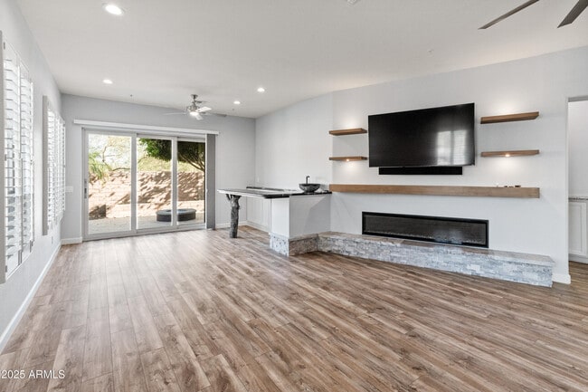 Building Photo - 12073 W Desert Mirage Dr