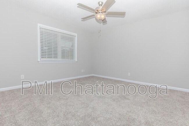 Building Photo - 17 Fernwood Dr