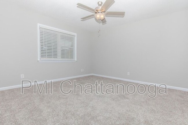 Building Photo - 985 Cross St