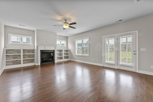 Building Photo - Pristine and Spacious Home in Highly Desirable Winston Pointe