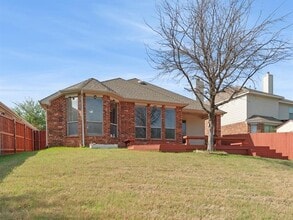 Building Photo - 4114 Lee Hutson Dr
