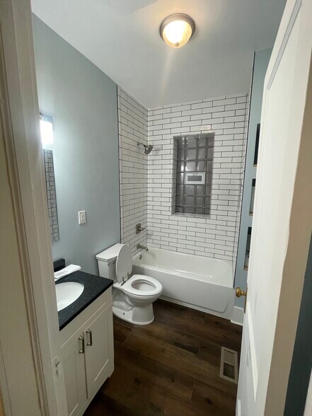 Building Photo - 3555 S King Dr