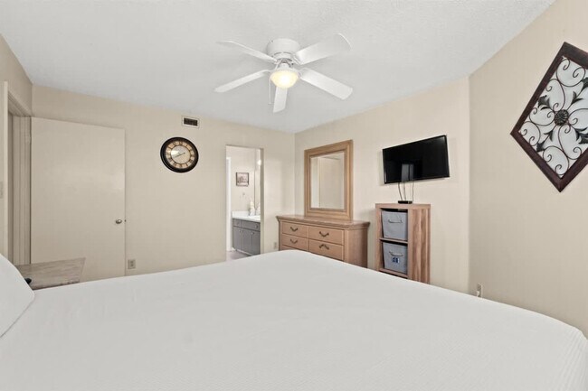 Building Photo - 17155 FL-30