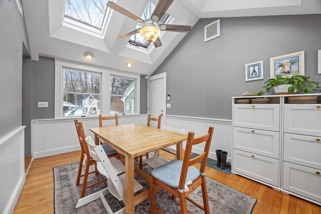 Building Photo - 19 Blossom Ln