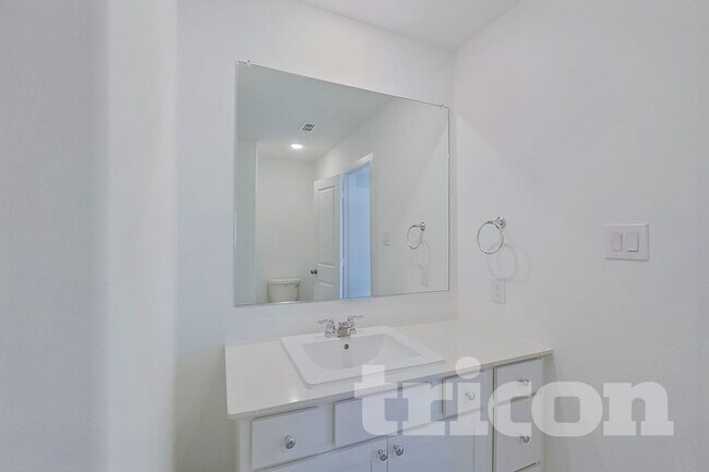 Building Photo - 1637 Baugh St