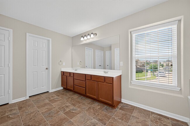 Building Photo - 12246 Claytons Park Ln